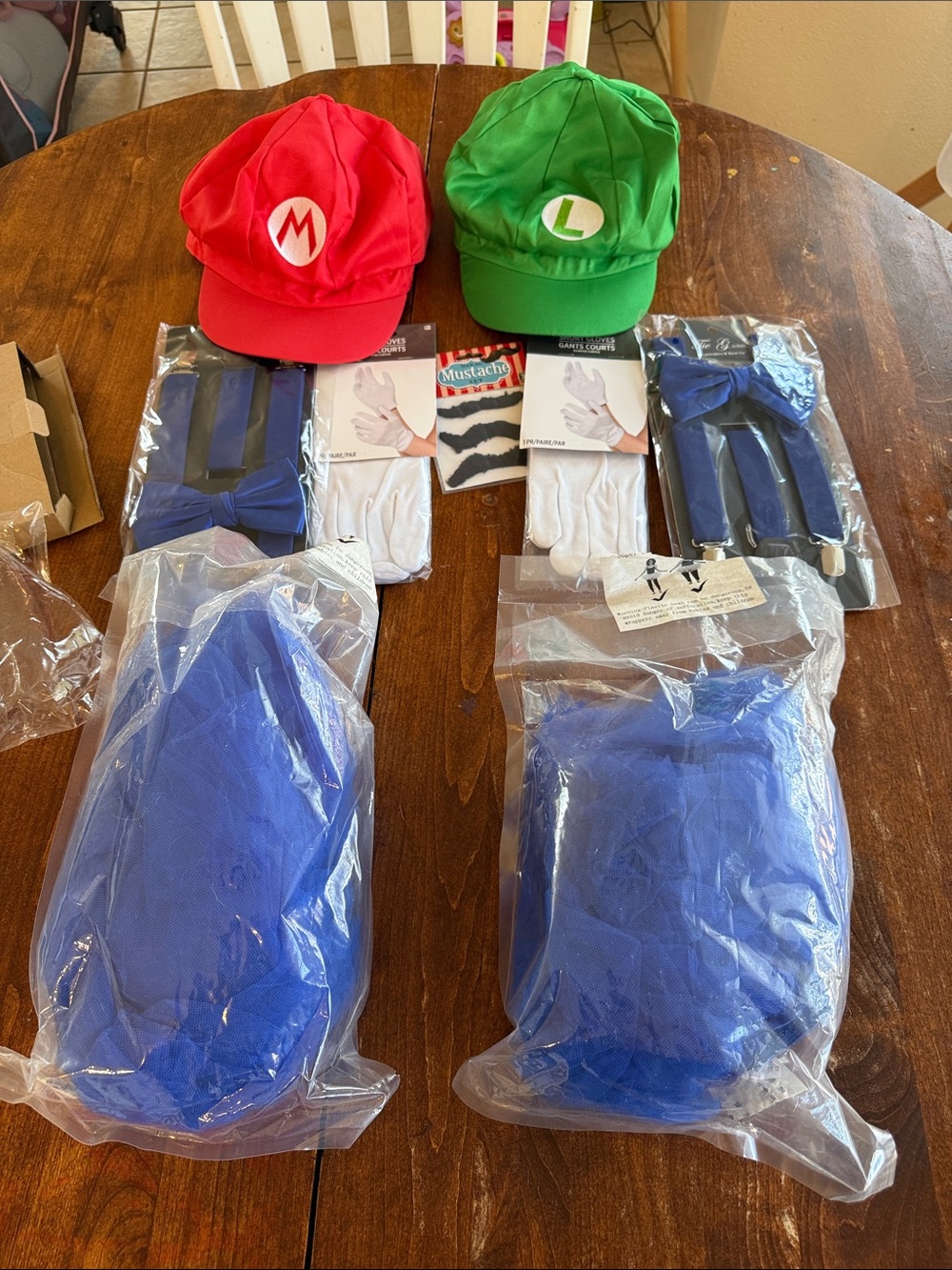 Super Mario & Luigi women’s Costume Hat Set - Red & Green